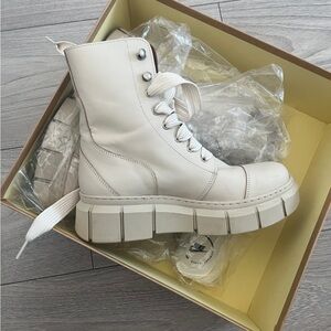 ALOHAS Cream Lace Up Platform Boots